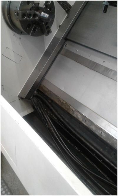 WIAP Service DMG ECO Turn CTX 510: Bild 6: Die Schläuche zum Reitstock waren gerissen und es liefen viele Liter Öl aus.