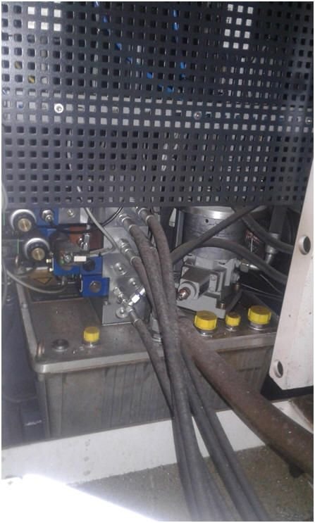 WIAP Service DMG ECO Turn CTX 510: Bild 10: Die Schläuche gehen hinten vom Hydraulik Aggregat im Maschinenraum durch alles du