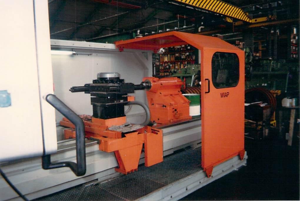 WIAP Umbau Eisenbahnrad Drehmaschine Heid: Die Z-Kugelrollspindel ist bei der Wiap immer, dank dem Untergriff Spindelbefestigungssystem, eine gut geschüt