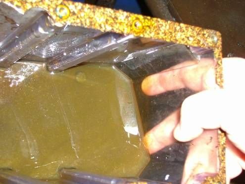 WIAP Angola: Der Rostschutz im Schmierbehälter anstelle Gleitbahnen Oel.