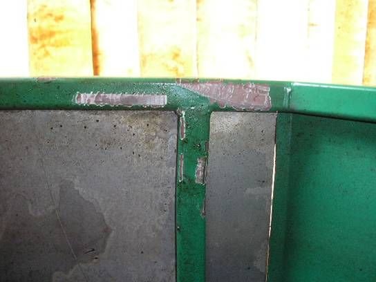 WIAP Angola: Hier schlug die Spannbacke in die Schutztüre. Sind wir froh, dass keine Person verletzt wu