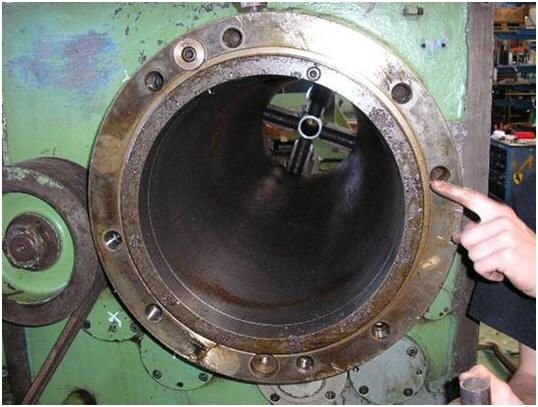 WIAP Reparatur Fuji Seiki CNC-Drehmaschine: Bild 5: Diese Maschine hat eine Spindelbohrung von über 250 mm. Das ist gut für Bohrrohre