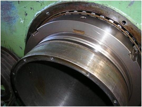 WIAP Reparatur Fuji Seiki CNC-Drehmaschine: Bild 6: Diese Mutter löste sich und hat verusacht, dass die Spindel Axial Spiel hatten.