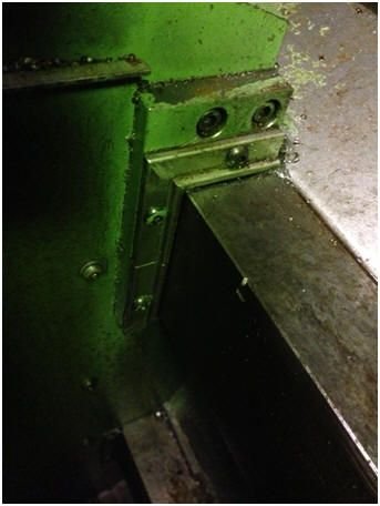 WIAP Service Georg Fischer NDM25: Bild 4: Die Abstreifen der Schweren CNC Drehmaschine GF NDM 25 sollten ersetzt werden.