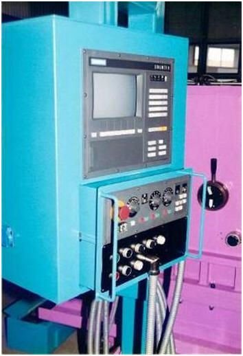 WIAP Reparatur Gornati CNC-Drehmaschine: Bild 6.1 Die erste gelieferte Steuerung Sinumerik 810T