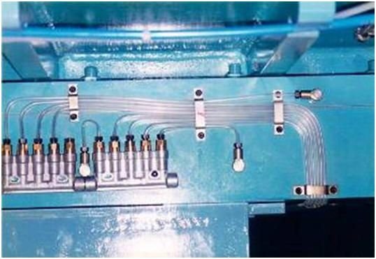 WIAP Reparatur Gurutzpe CNC-Drehmaschine: Bild 6.2 Die Schmierung soll genügend Schmierstellen für Kurzhub Bewegungen haben. Da die 