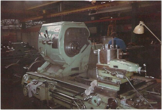 WIAP Reparatur Heid CNC-Drehbank: Bild 3.1 Maschinen Ansicht vorher. Das Besondere: der Spindelstock kann in der Spitzenhöhe