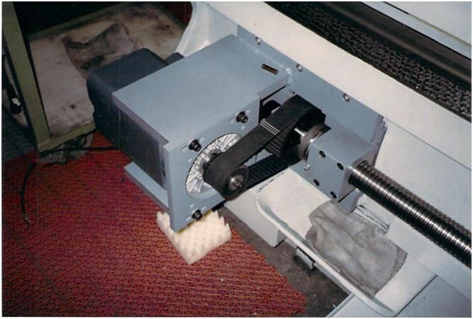 WIAP Reparatur Heid CNC-Drehbank: Bild 6.1 Ohne eigene Konstruktion kann ein Anbau einer Kugelrollspindel nicht innert Woche