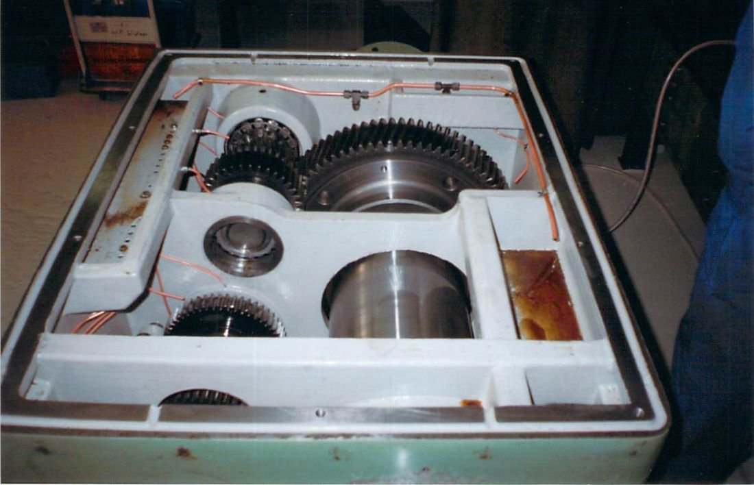 WIAP Reparatur Heyligenstaedt Spindelstock: Lagerschaden, Ausbau und Montage: Bild 5.Spindelstock Ansicht von oben gutes Schmiersystem.