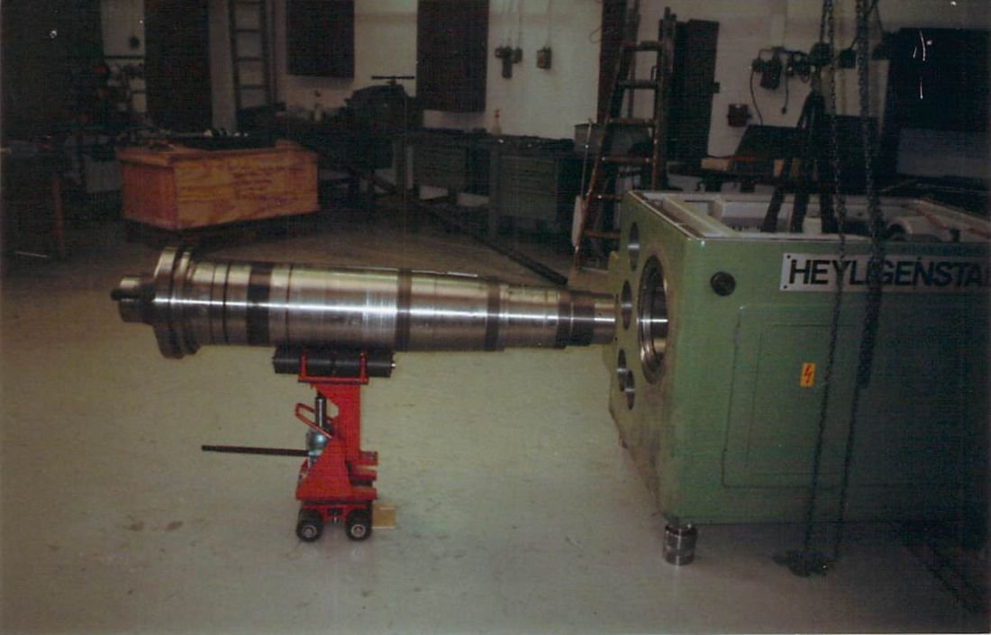WIAP Reparatur Heyligenstaedt Spindelstock: Lagerschaden, Ausbau und Montage: Bild 15. Spindel ist bald draussen