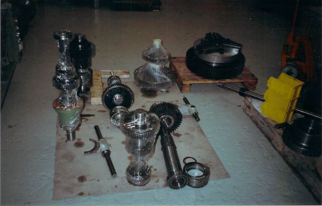 WIAP Reparatur Heyligenstaedt Spindelstock: Lagerschaden, Ausbau und Montage: Bild 18. Ausgebaute Teile des Spindelstockes.