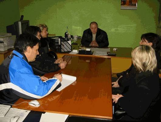 Photo: von rechts nach links Aliona, Iris Widmer, Direktor, Klinikleiterin, Arno Huber, H.P. Widmer.