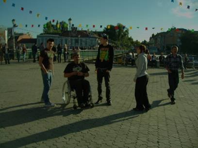 Photo: Auf dem Stadplatz in Uzhgorod, von links nach rechts:
