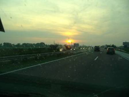Photo: Sonnenuntergang in Ungarn, mussten wir erleben weil wir so lange am Zoll warten durften für den Wiedere
