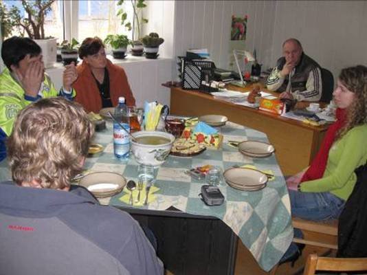 Photo: Nun am Montag in Perechin. Sitzung mit dem Direktor der Klinik. Es gab ein Mittagessen.