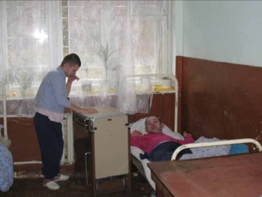 Photo: 98 Zimmer, wo 3 oder 4 Patienten drin sind, in 2 Häusern aufgeteilt.