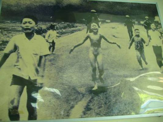 Photo: Kinder, die flüchten, die Angst vor dem Krieg, vor der Gewalt haben.