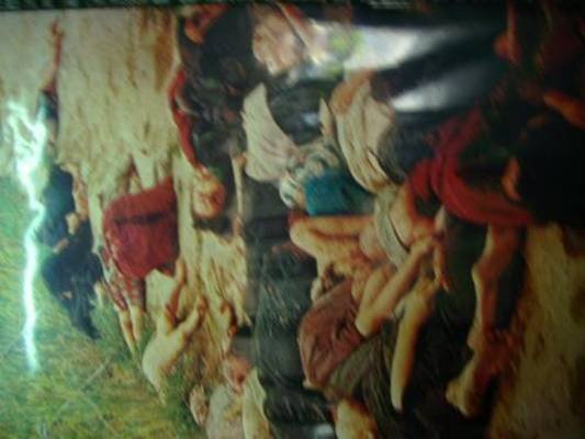 Photo: Hier die vielen Toten. WARUM?