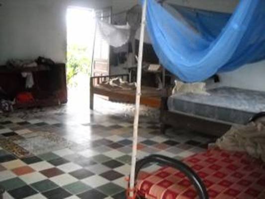 Photo: So sieht ein Schlafzimmer aus. Es schlafen ca. 4 – 6 Kinder in so einem Zimmer. Wir haben ja im Contain