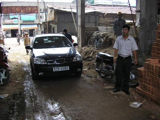 Photo: Fahrer von Hieu und das Auto von Hieu.