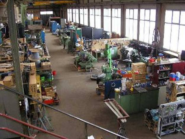 Photo 1: Hallenteil 1. El Werkstatt, Mech. Bearbeitung, Schweisserei und Blechabteilung Werkstatt noch im Aufb