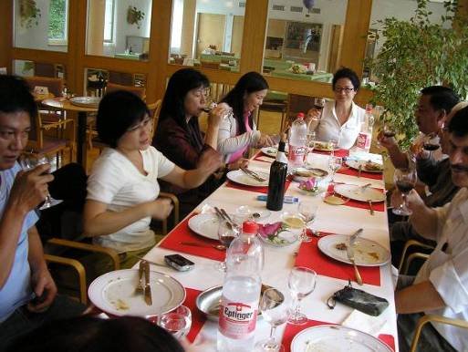Photo: Abschliessend noch ein gutes Mittagessen mit Frau Muff in der Mitte.