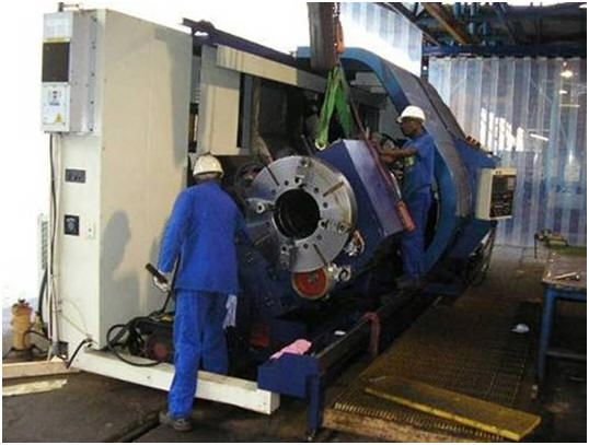 WIAP Reparatur Mega Bore Spindelstock: Bild 5.5 Ein gutes starkes Team war gut, dass der Umbau gut erfolgen konnte.