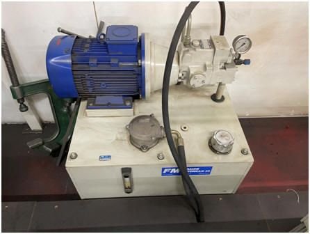 WIAP Umbau Richtmaschine: Bild 6.1 Hydraulik Aggregat. Wird warm nach einiger Zeit, ein Ölkühler könnte hilfreich se