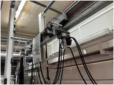 WIAP Umbau Richtmaschine: Bild 6.4 3 obere solche Richtzylinder sind für die Geradheit der Werkstücke zuständig