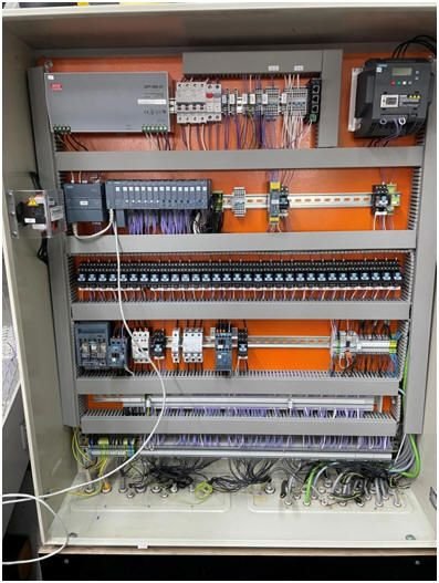 WIAP Umbau Richtmaschine: Bild 7.3 Fertiger Elektroschrank