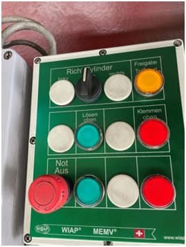 WIAP Umbau Richtmaschine: Bild 7.13 Das Bedienpanel für den Operateur