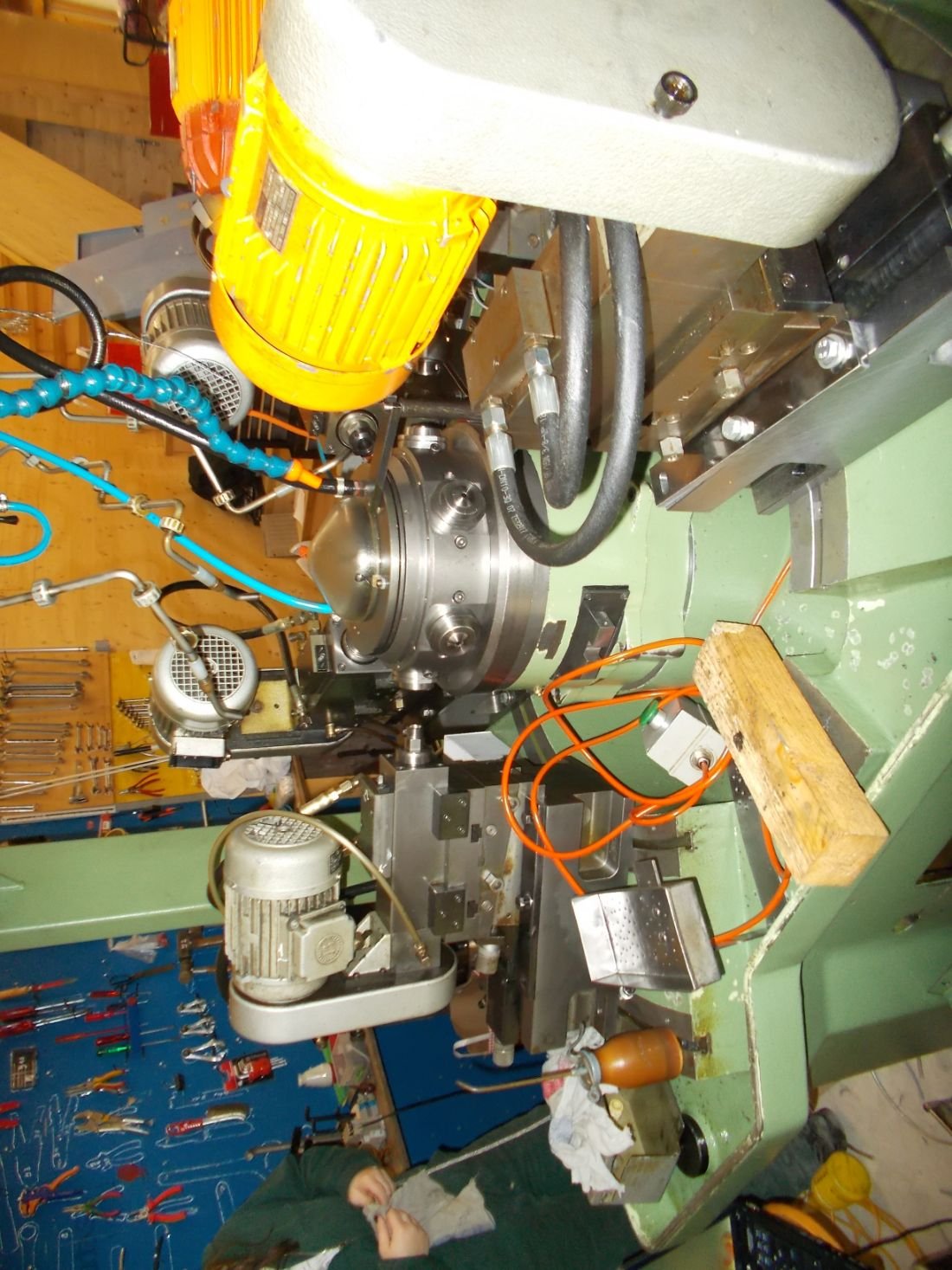 WIAP Umbau Rundtaktmaschine Solma: Demontage der Hydraulik und der Einheiten. Vorbereitung für einen Neuaufbau.