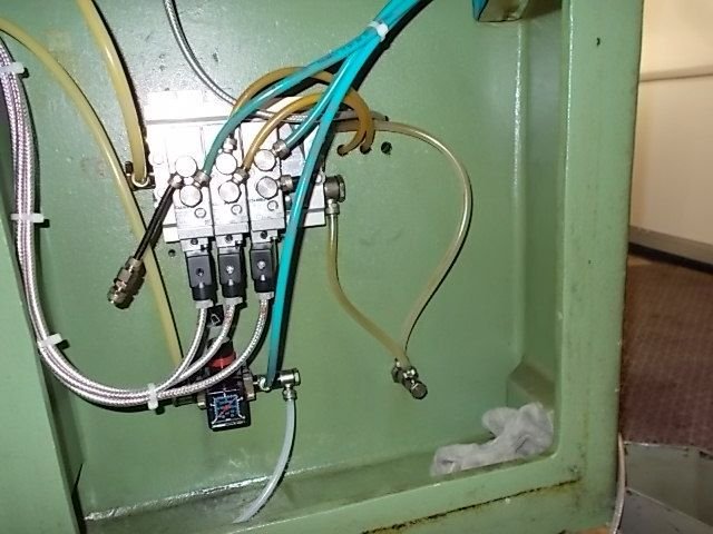 WIAP Umbau Rundtaktmaschine Solma: Ventile zum pneumatischen Tisch klemmt Bewegung ein. Tisch Drehbewegung und Spann Zange lö