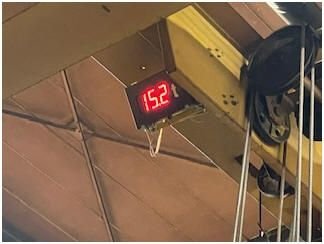 WIAP Umbau Safop CNC-Drehmaschine: Bild 4: Anzeige der Kranwaage. Hier hängt der hintere Teil des Oberbetts. Das Gewicht dies
