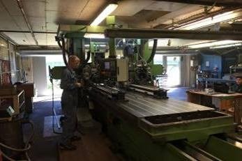 WIAP Umbau: Die Hobelmaschine wurde 2001 durch die WIAP umgebaut, mit einer neuen Steuerung: Multitron
