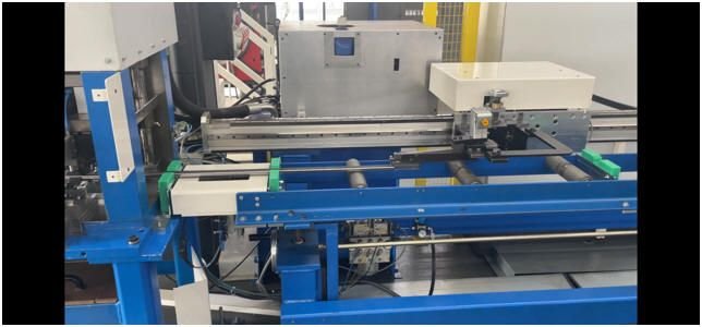 WIAP Umbau CNC-Stanzmaschine: Bild 2: CNC Edel Stanze. Ansicht der Zuführung
