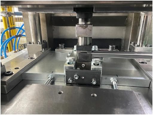 WIAP Umbau CNC-Stanzmaschine: Bild 4: Ansicht der neuen, von Wiap konstruierten und hergestellten Grundplatte, wo die al