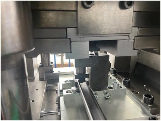 WIAP Umbau CNC-Stanzmaschine: Bild 5: Ansicht der Stanzeinheit von der Seite