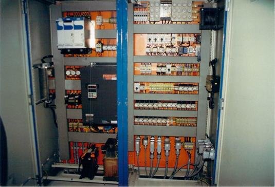 WIAP Umbau Tacchi CNC-Drehmaschine: Der elektrische Teil wurde auch erneuert.