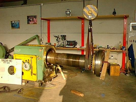 WIAP Umbau Tacchi CNC-Drehmaschine: Jeder Maschinenhersteller hat seine eigene Art Spindellager zu machen. Wenn die Wärme auf 