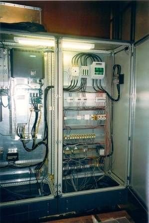 WIAP Umbau Walzendrehmaschine Bank: Bild 4.2: Der gesamte elektrische Teil wurde komplett erneuert. Alle, nicht wie die alten 