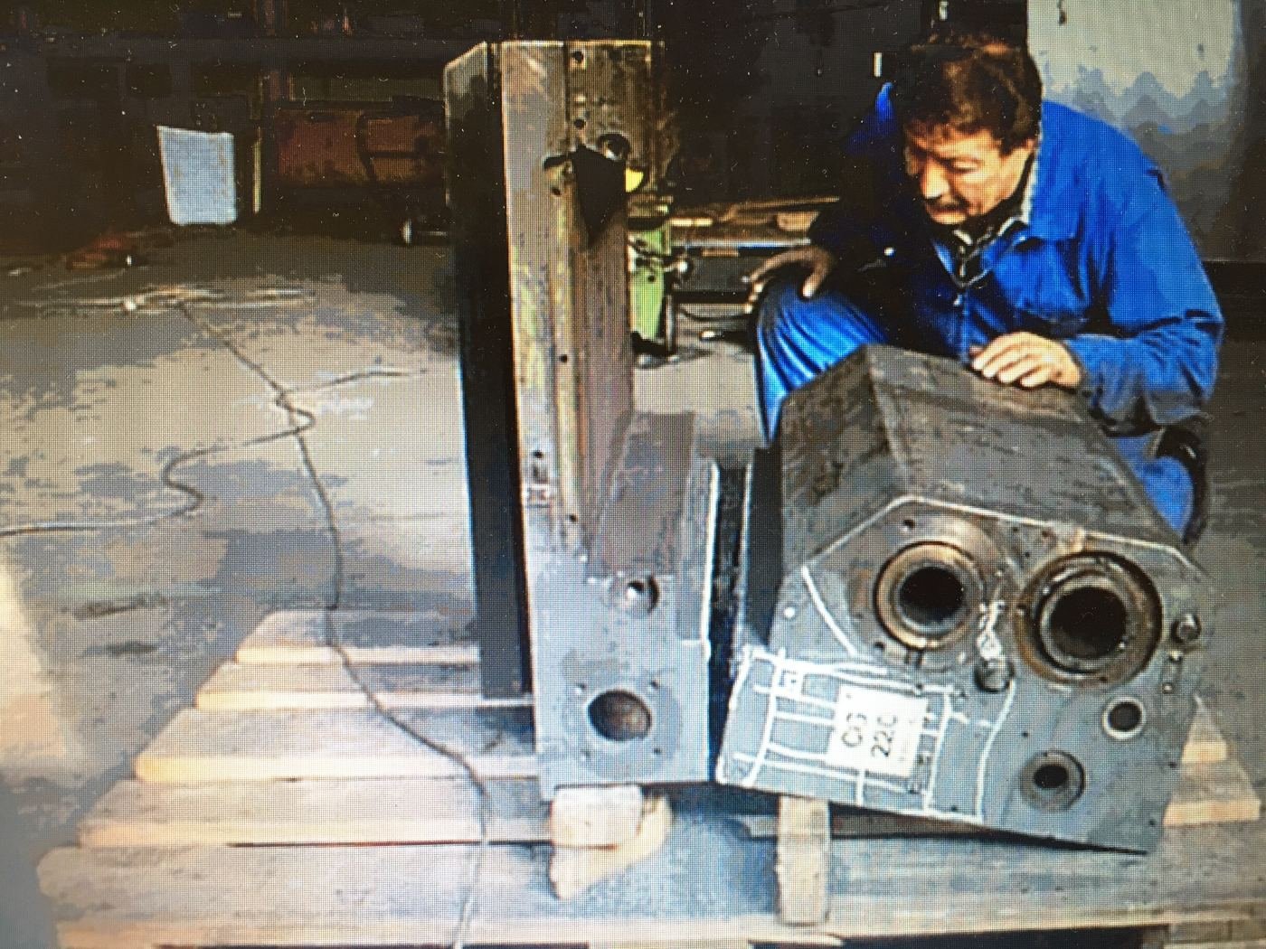 WIAP Umbau Walzendrehmaschine Herkules MFD: Die Walzendrehmaschine MFD war schwer. Hier konnte der Vorschub Getriebe Kasten, der am Längsschlitten befesti