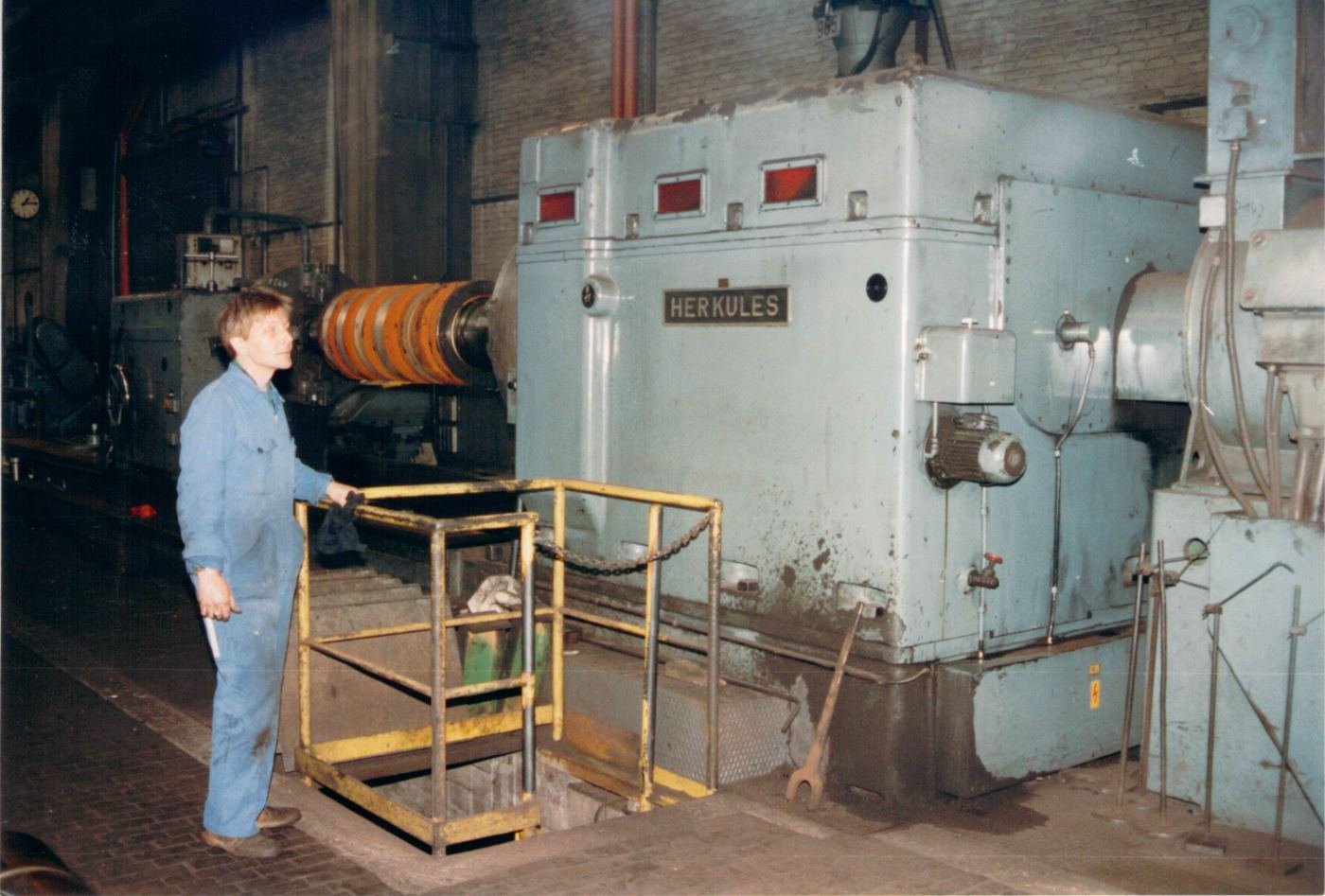 WIAP Umbau Walzendrehmaschine MFD: Die Maschine hat ein Spindelantrieb mit 220 KW. Die ganze Elektrik wurde von uns erneuert inkl. des Spindelant