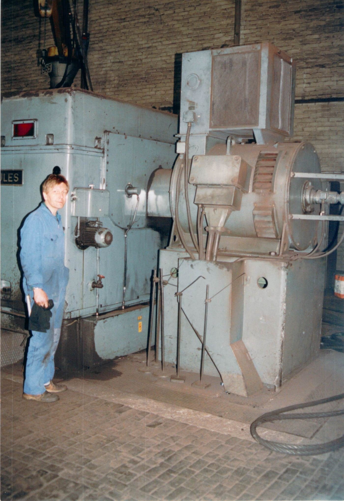 WIAP Umbau Walzendrehmaschine MFD: Der Spindelstock ist fast so gross wie ein Kinderzimmer. Der 220 KW Motor sehr kräftig