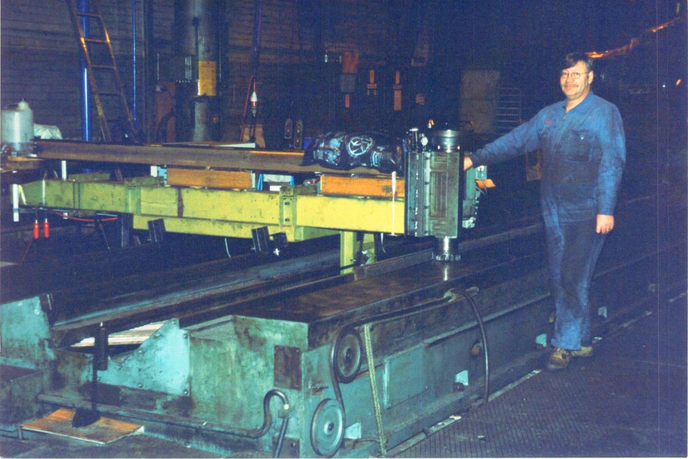 WIAP Umbau Walzendrehmaschine MFD: Die Führung des Maschinenbettes wurde vor Ort beim Kunden gefräst, nach der Referenz der Z Achse. Die Fräsvorr
