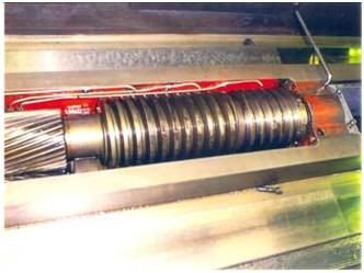 WIAP Umbau Walzendrehmaschine WDK 850: Bild 7.3: Diese Längsschlitten Schneckenwelle war im mm Bereich ausgelaufen. Nach der Revi