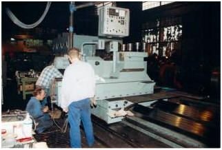 WIAP Umbau Walzendrehmaschine WDK 850: Bild 8.1: Endlich, nach 2 Monaten, konnte der Schlitten wieder neu aufgesetzt werden. Der 
