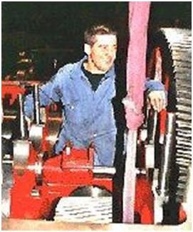 WIAP Umbau Walzendrehmaschine WDK 850: Bild 9.7: Die Grösse des Spindelstockes ist beeindruckend. Der ganze Umbau mit der Revisio