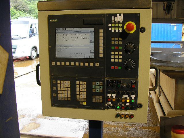 WIAP Wasserstrahlmaschine JetCut: Die CNC Sinumerik 802. Ausgelegt mit Schutzlevels für diverse Leute, dass nicht der Lehrli