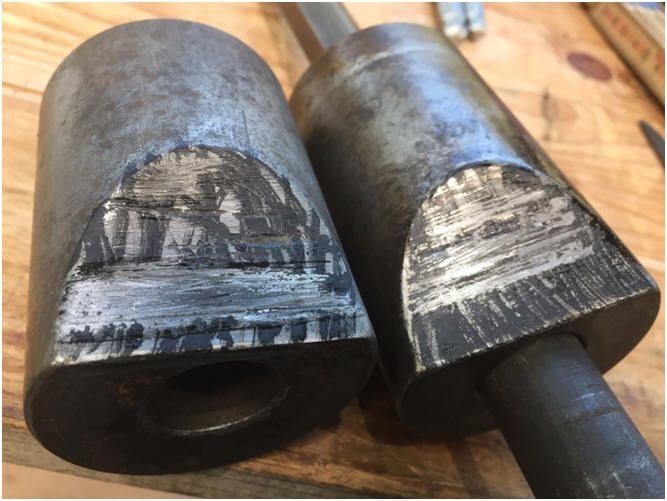 WIAP Service Weippert CNC-Drehmaschine: Bild 11: Die Reitstock Pinole hat bei der Klemmung angefressen. Die Zapfen sind aus Graugu